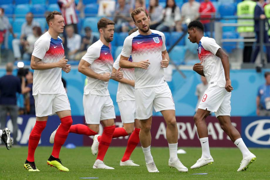 Harry Kane, Marcus Rashford e outros colegas da seleção inglesa, durante o aquecimento para a disputa de terceiro lugar contra a Bélgica, no estádio São Petesburgo - 14/07/2018