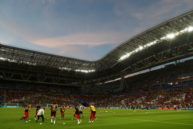 Jogadores da seleção belga se aquecem para a partida contra o Brasil, na Arena Kazan- 06/07/2018