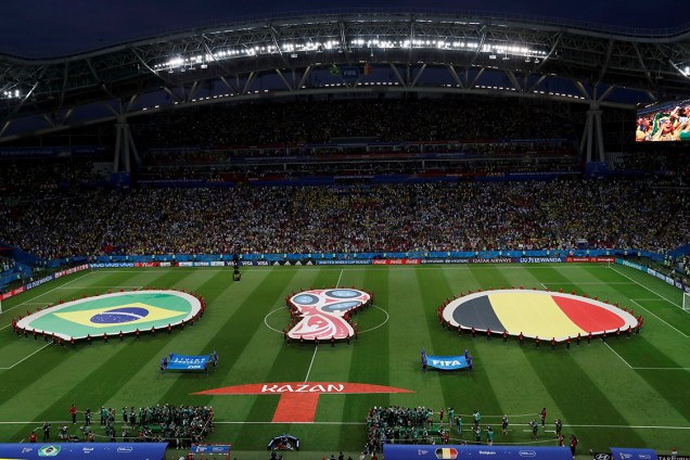 As seleções de Brasil e Bélgica cantam os hinos nacionais antes do início da partida na Arena Kazan- 06/07/2018