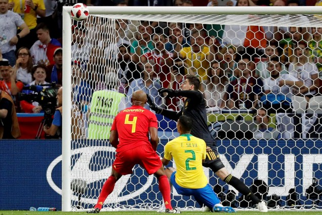Thiago Silva desperdiça uma chance de gol na partida de quartas de final contra a Bélgica - 06/07/2018