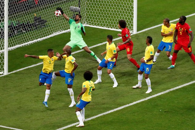 Após o escanteio cobrado pela Bélgica, Fernandinho desvia de cabeça e marca um gol contra - 06/07/2018