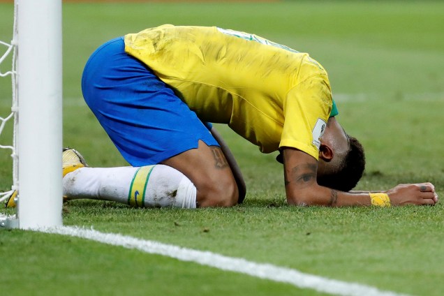 Neymar reage durante a partida contra a Bélgica, válida pelas quartas de final, na Arena Kazan - 06/07/2018