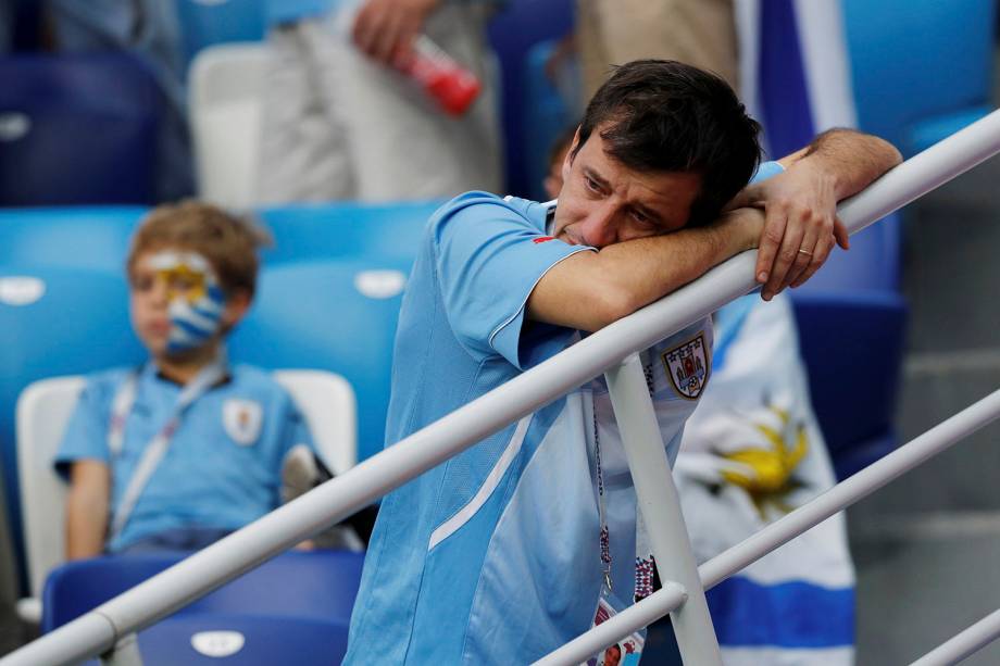 Torcedor uruguaio lamenta a eliminação da seleção na Copa do Mundo, após a derrota por 2 a 0 para a França - 06/07/2018