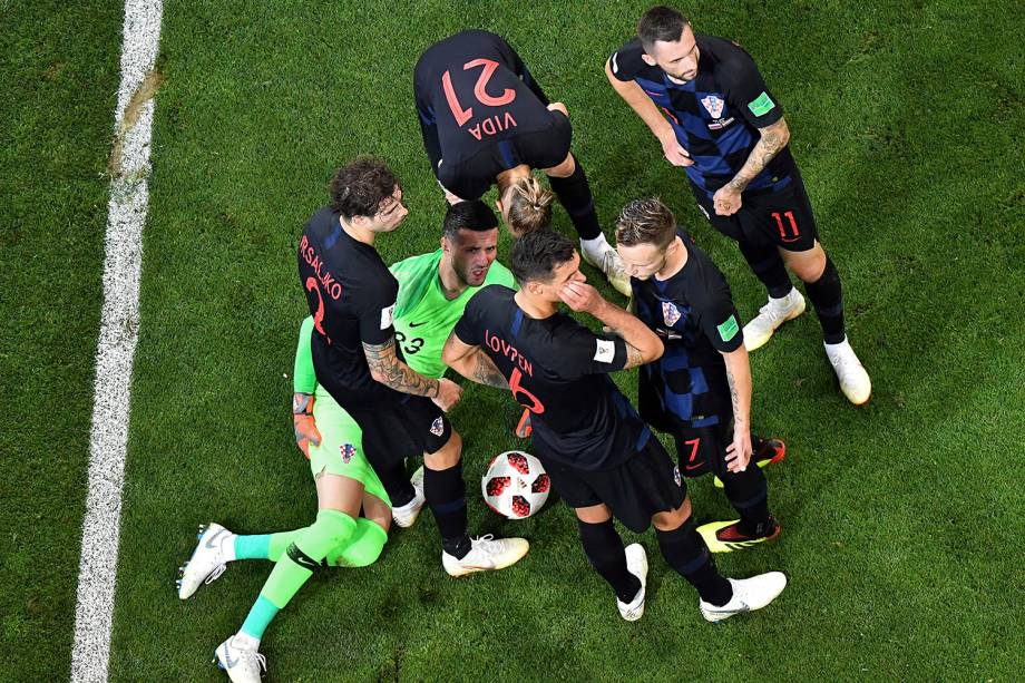 O goleiro croata, Danijel Subasic, preocupa os companheiros de time após sentir dores na coxa direita - 07/07/2018