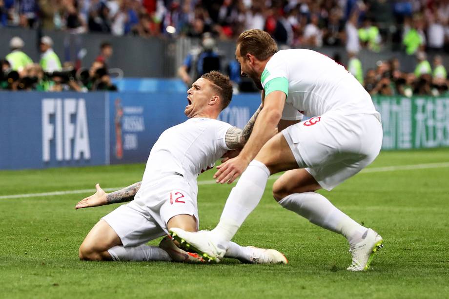 Kieran Trippier comemora após marcar gol de falta para a Inglaterra, em partida contra a Croácia, válida pelas semifinais da Copa do Mundo - 11/07/2018