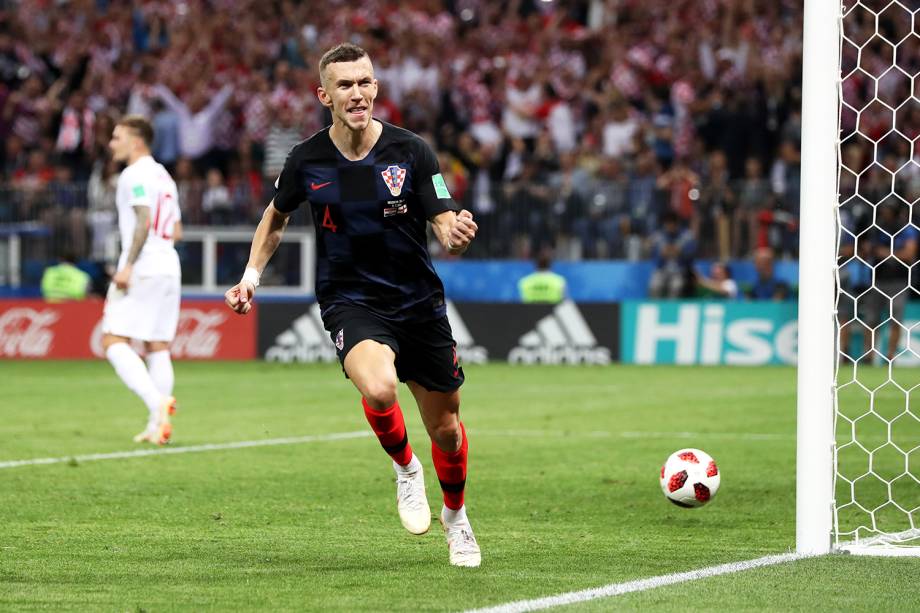 Ivan Perisic marca gol de empate para a Croácia, durante partida contra a Inglaterra, válida pelas semifinais da Copa do Mundo - 11/07/2018