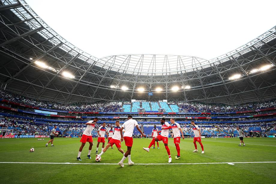 Jogadores ingleses realizam aquecimento na Arena Samara, antes de partida contra a Suécia, válida pelas quartas de final da Copa do Mundo - 07/07/2018