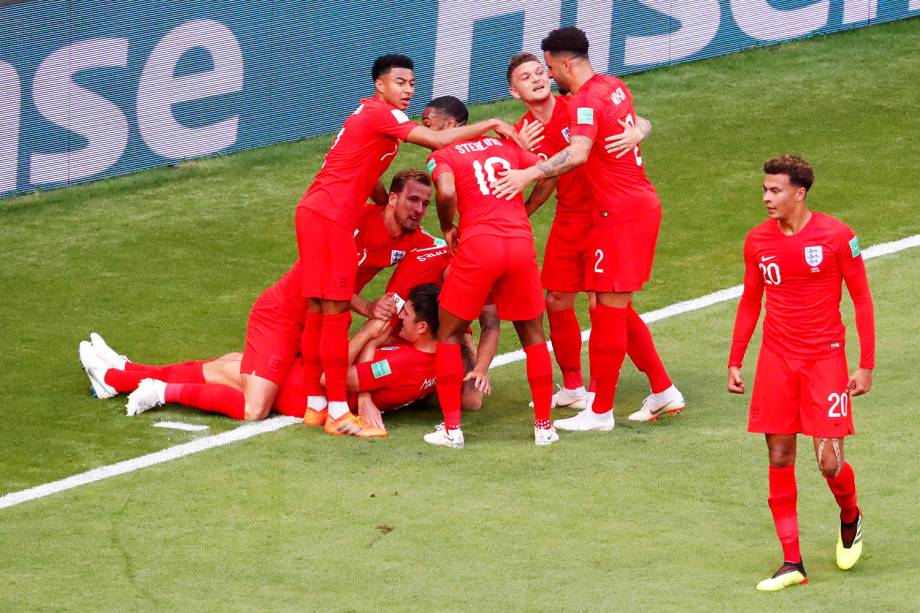 Jogadores da Inglaterra comemoram após abrirem o placar durante partida contra a Suécia, válida pelas quartas de final da Copa do Mundo, realizada na Arena Samara - 07/07/2018