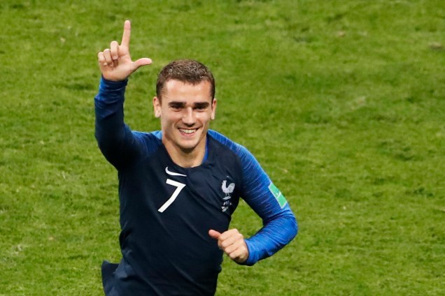 Antoine Griezmann marca o segundo gol da França, em partida válida pela final da Copa do Mundo - 15/07/2018