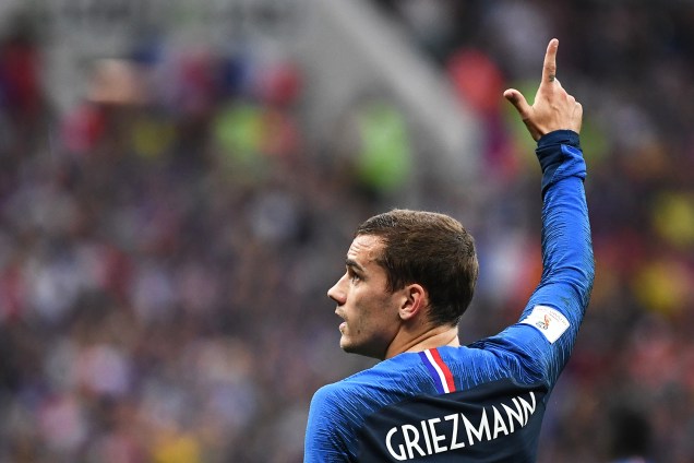 Antoine Griezmann comemora após marcar de pênalti o segundo gol da França na partida, durante a final da Copa do Mundo contra a Croácia - 15/07/2018