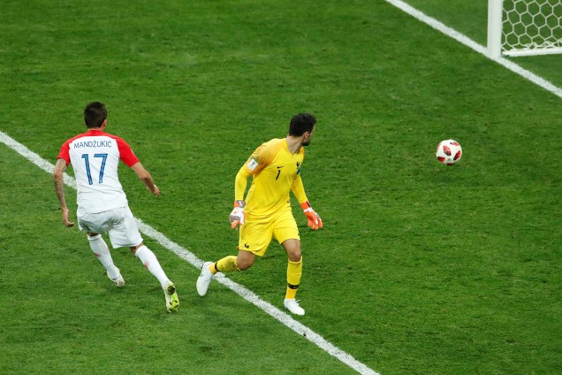 Mario Mandzukic marca segundo gol da Croácia em partida contra a França na final da Copa do Mundo 2018 - 15/07/201