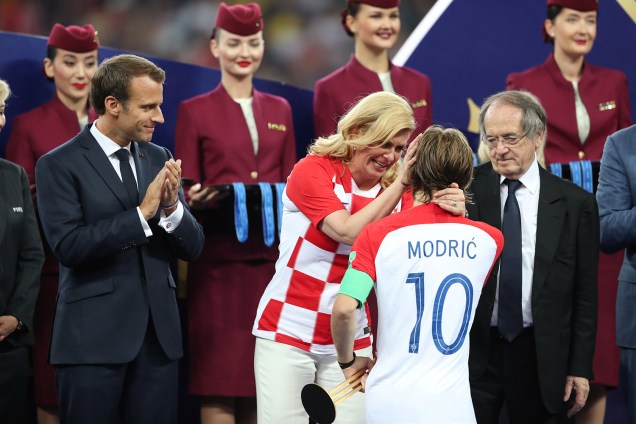 Luka Modric recebe prêmio de melhor jogador da Copa do Mundo - 15/07/2018