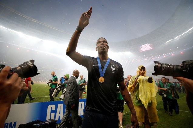 Paul Pogba da França comemora vitória na Copa do Mundo 2018 no Estádio Lujniki - 15/07/2018