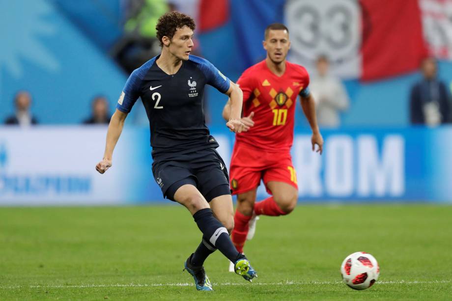 Benjamin Pavard da França durante passe de bola em partida contra a Bélgica - 10/07/2018