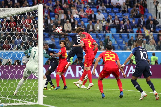 O zagueiro Samuel Umtiti marca o único gol da França na vitória por 1 x 0 sobre a Bélgica no Estádio São Petersburgo. Com o resultado, os franceses chegam à sua terceira final de Copa do Mundo - antes, haviam sido campeões em 1998 (em casa) e vices em 2006 (na Alemanha), ao perderem da Itália - 10/07/2018