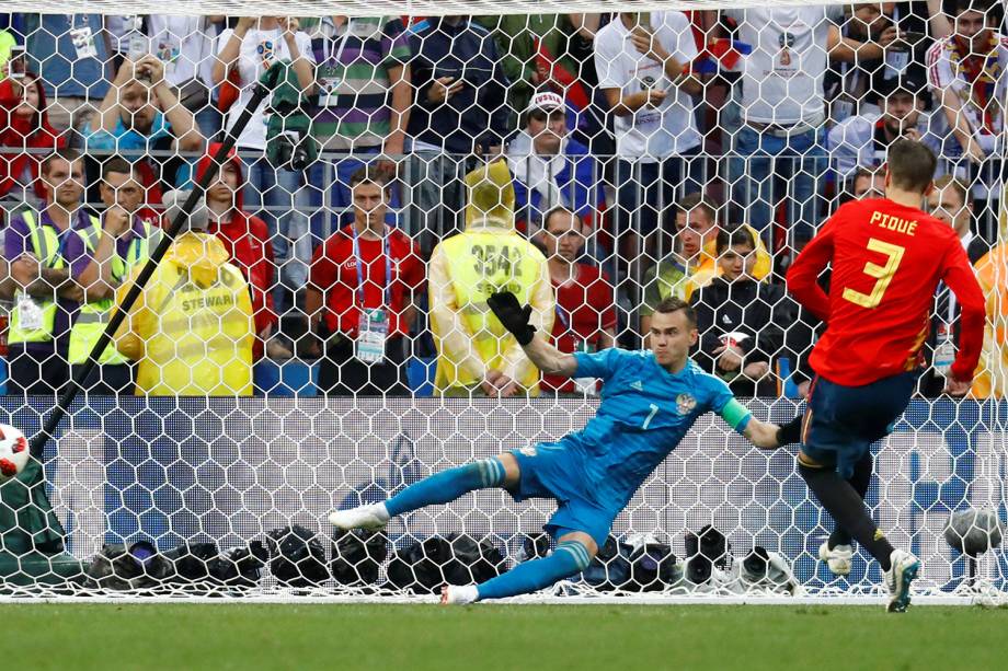 Gerard Pique marca pênalti em partida da Espanha contra Rússia - 01/07/2018