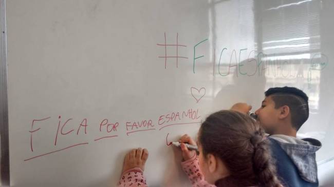 Professor argentino viajando pelo mundo oferecendo aulas de espanhol