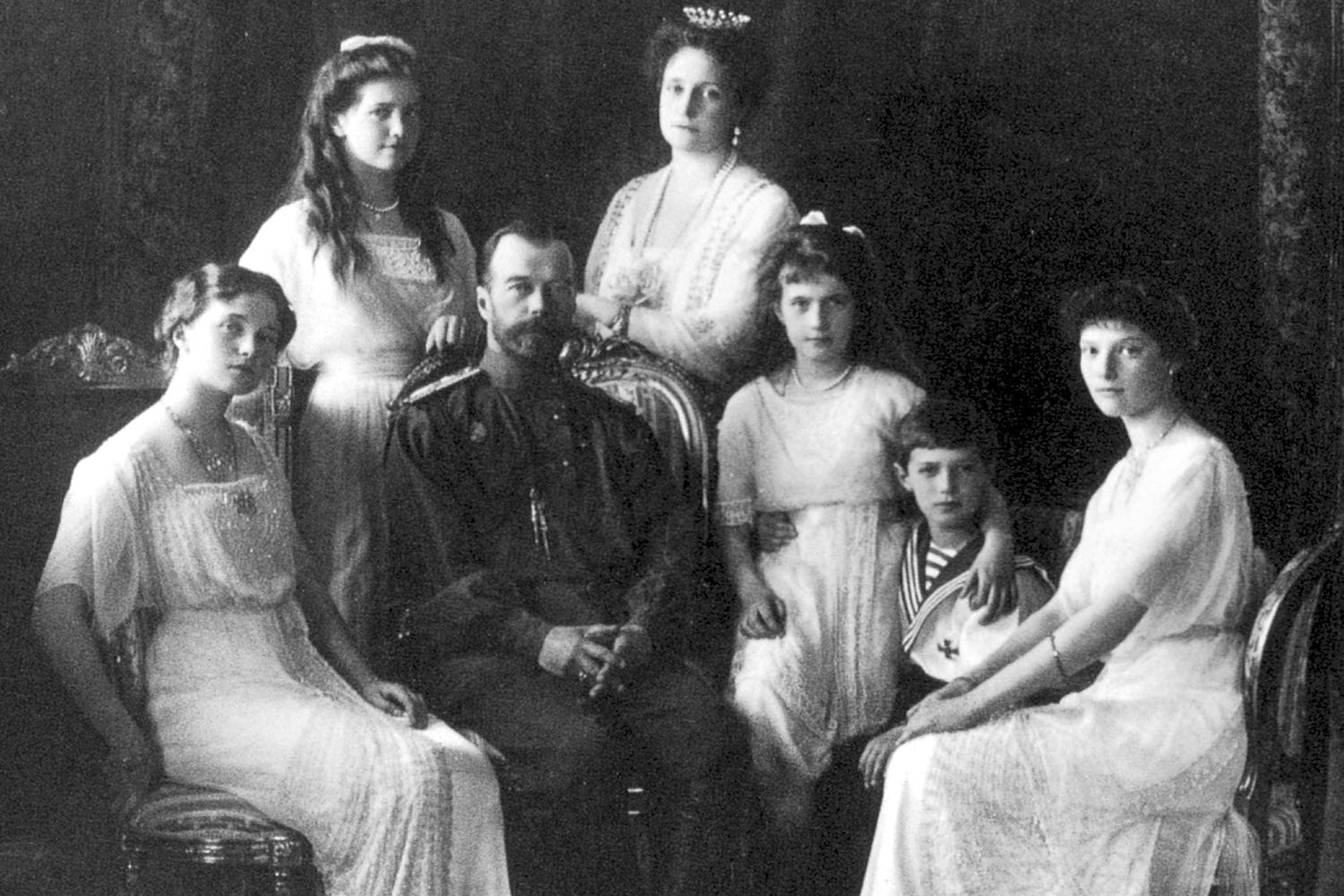 Porque mataram a família real russa?