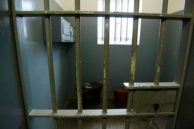 Cela onde Nelson Mandela ficou preso em Robben Island, África do Sul - 28/11/2003