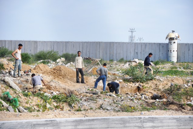Muro na fronteira com Israel: perigo constante de tiroteios.