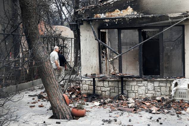 Casa destruída por incêndio florestal no vilarejo de Mati, nos arredores de Atenas, Grécia - 25/07/2018