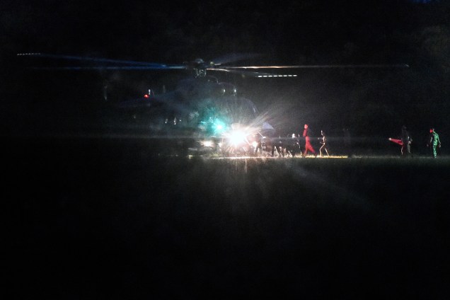 Helicóptero militar transporta as crianças resgatadas da caverna em Chiang Rai na Tailândia -  08/07/2018