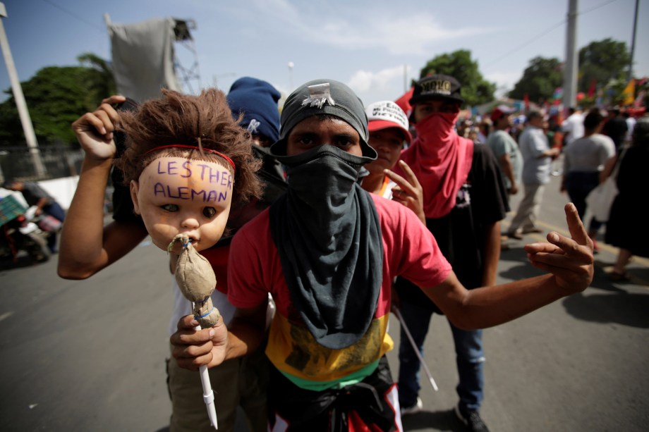 Apoiadores do presidente da Nicarágua, Daniel Ortega, participam de evento que marca o 39º aniversário da vitória sandinista sobre o presidente Somoza em Manágua, na Nicarágua - 19/07/2018