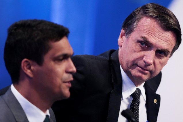 Os candidatos Jair Bolsonaro (PSL) e Cabo Daciolo (Patriota), durante debate presidencial realizado pela RedeTV! - 17/08/2018