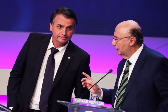 Os candidatos Jair Bolsonaro (PSL) e Henrique Meirelles (MDB), durante o debate presidencial promovido pela TV Bandeirantes - 09/08/2018