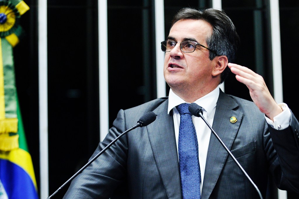 O senador Ciro Nogueira (PP-PI), discursa no plenário do Senado Federal - 29/04/2015