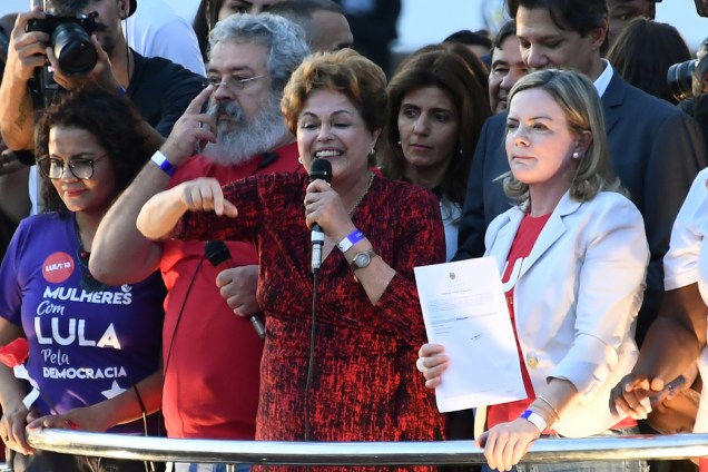 A ex-presidente da República, Dilma Rousseff, discursa após o Partido dos Trabalhadores registrar a candidatura de Lula no TSE - 15/08/2018