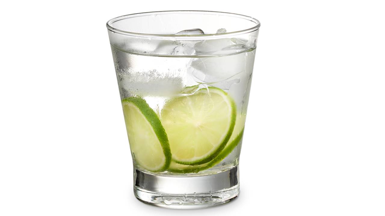 O drinque do Brasil: receita puro-sangue manda usar exclusivamente cachaça, de preferência a branca, limão, açúcar de cana refinado e gelo