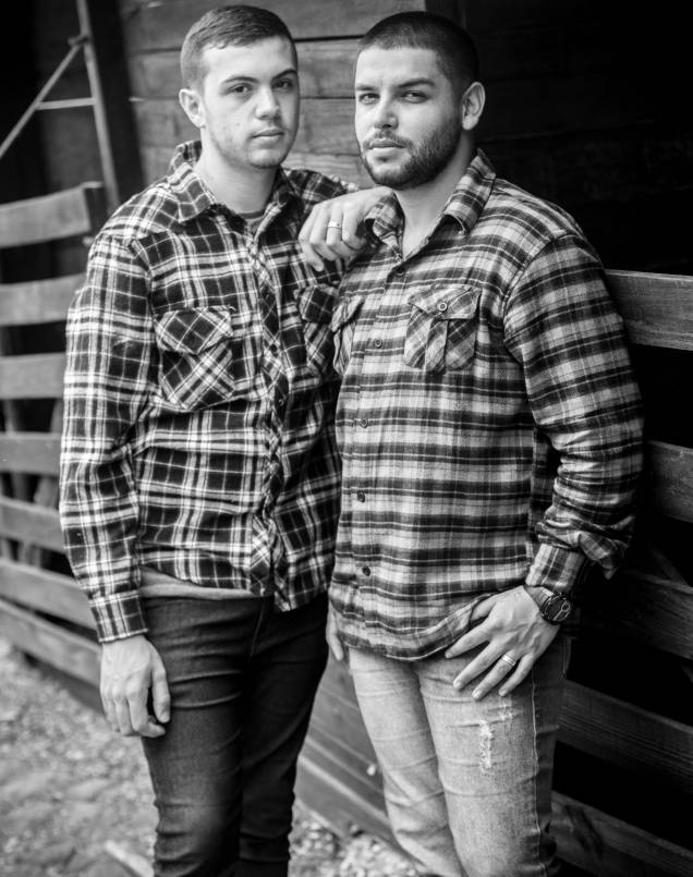 O casal Luiz Felipe Souza Machado do Prado e Carlos Eduardo Araújo Silva ficou conhecido após pedido de casamento durante show da cantora americana Shania Twain na Festa do Peão de Barretos O casal Luiz Felipe Souza Machado do Prado e Carlos Eduardo Araújo Silva ficou conhecido após pedido de casamento durante show da cantora americana Shania Twain na Festa do Peão de Barretos