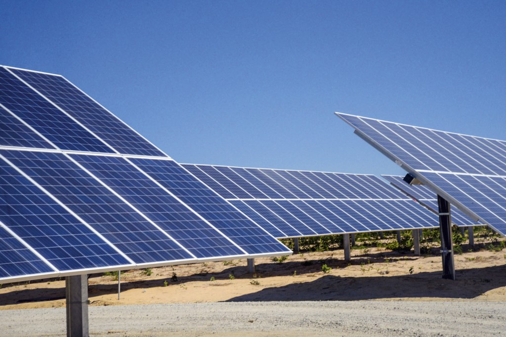 SOL A PINO - Entre as opções de produção de energia limpa está a solar: de 2009 a 2017, o preço dos painéis caiu 75%