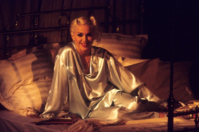 A cantora Madonna durante as filmagens do clipe 'Bedtime Story'- 18/03/1995