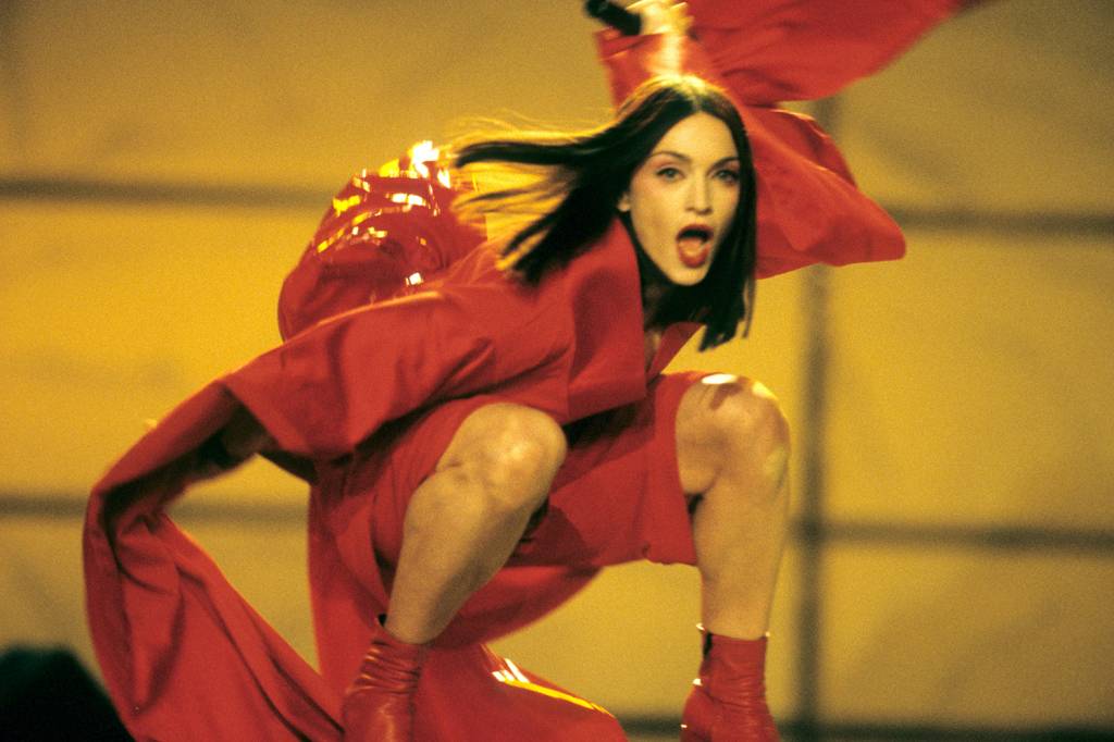 Madonna – 1999 Madonna como uma gueixa no Grammy: parceria de anos com Jean-Paul Gautier