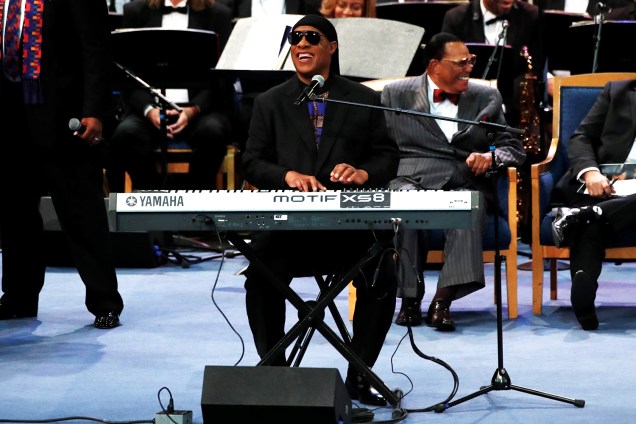 O cantor Stevie Wonder realiza apresentação durante funeral da cantora Aretha Franklin, realizado no Greater Grace Temple, em Detroit - 31/08/2018