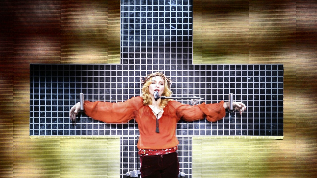A cantora Madonna em apresentação na Arena Wembley, em Londres, durante a turnê 'Confessions'- 01/08/2006