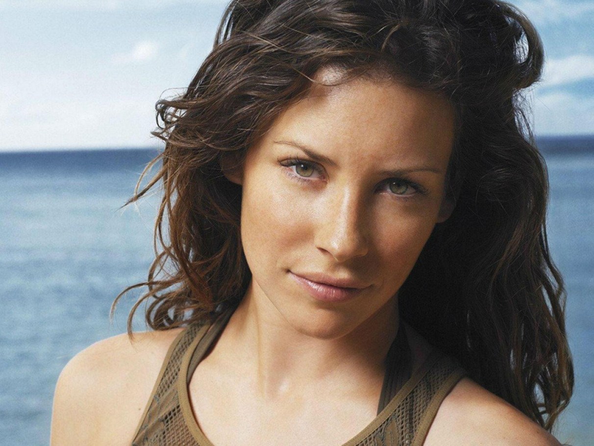 Evangeline Lilly diz que chorou após cena de nudez... | VEJA