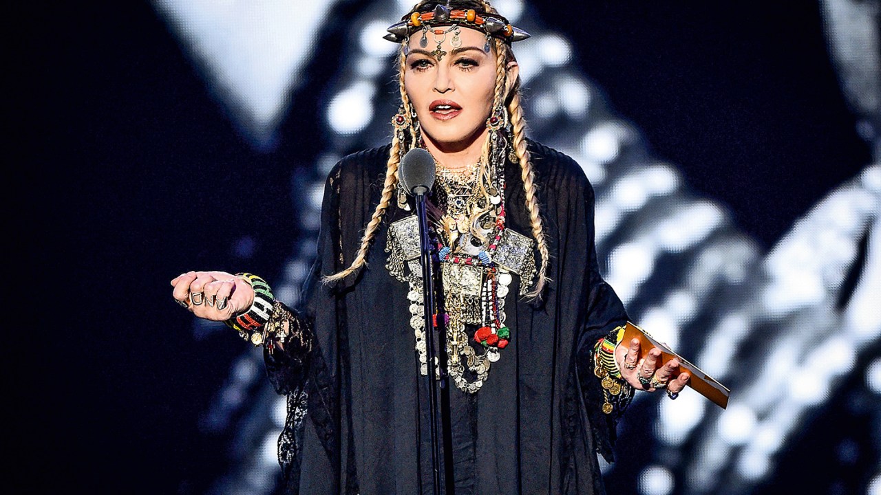 Insuperável - Madonna, com inacreditáveis 60 anos recém-completados: nenhuma outra cantora ousou tanto