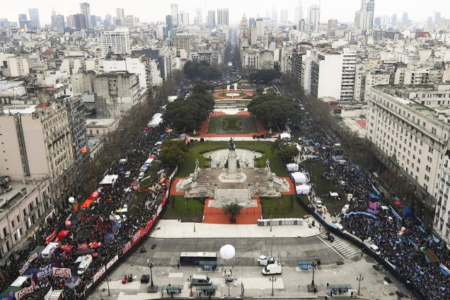 Manifestantes aguardam votação no Congresso de Buenos Aires sobre a legalização do aborto - 08/08/2018