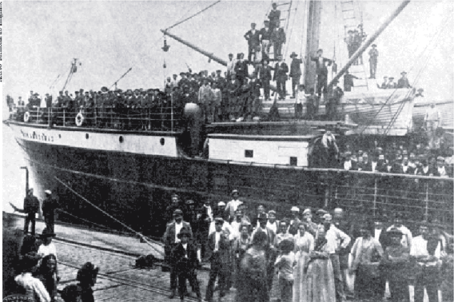 Desembarque de imigrantes italiano no Porto de Santos - 1907