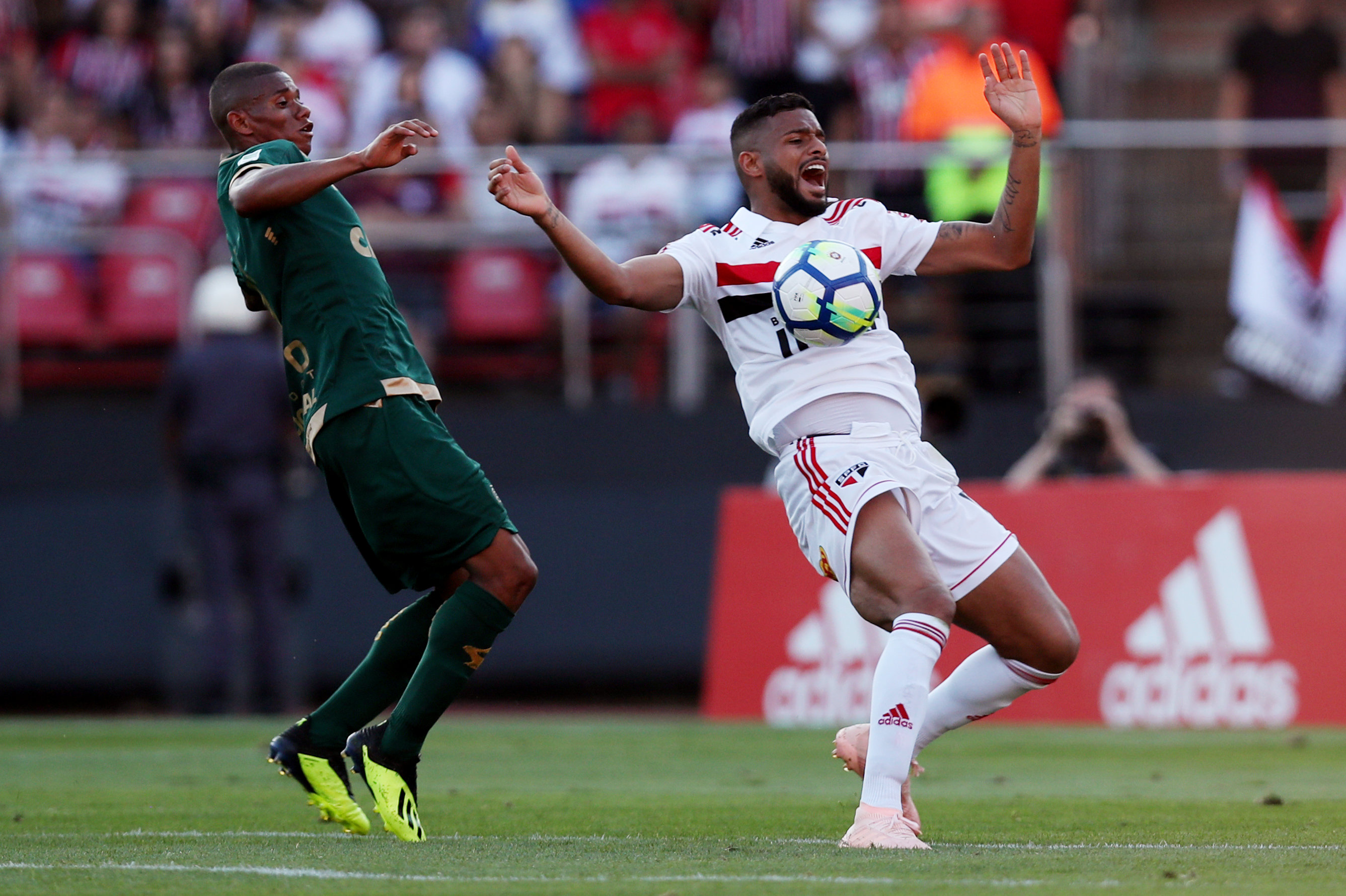 São Paulo vacila, empata com o América-MG e pode perder a liderança do Campeonato Brasileiro