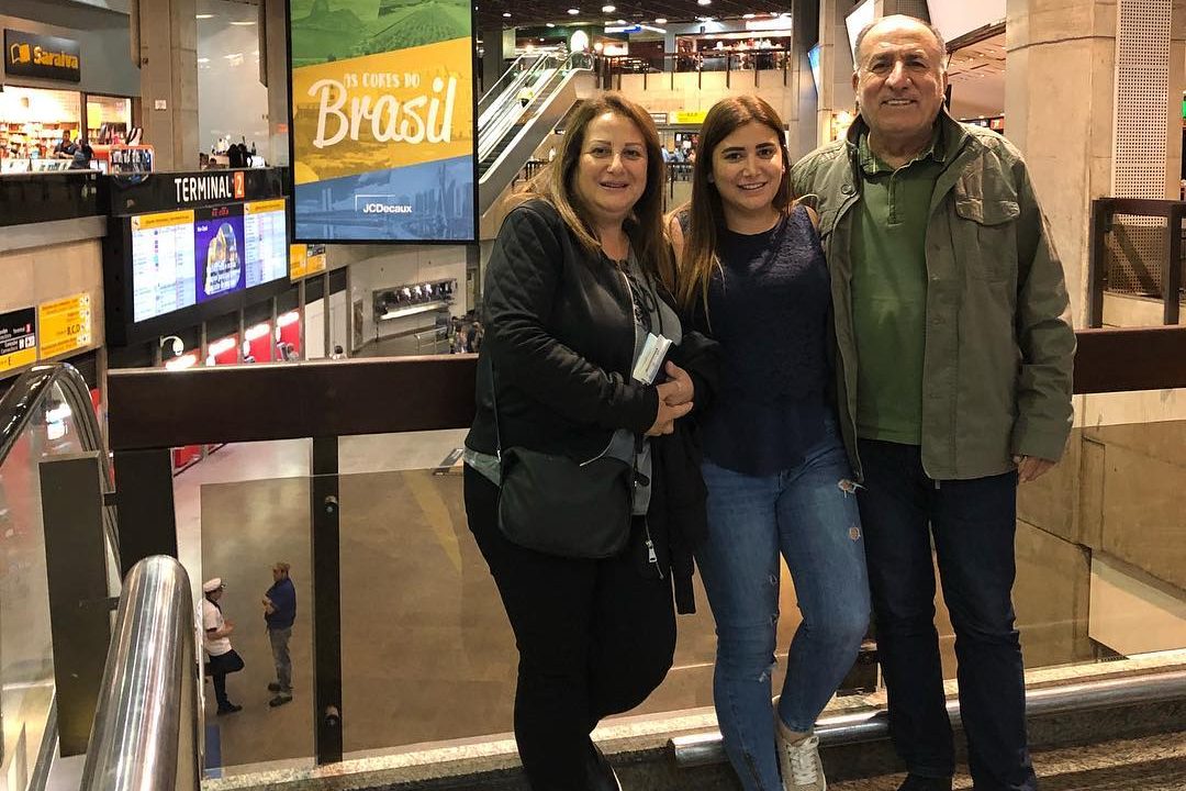 Família do ex-BBB Kaysar chega ao Brasil