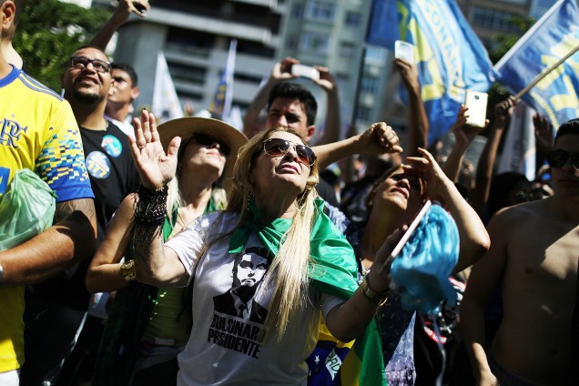 Apoiadores do candidato à Presidência da República, Jair Bolsonaro (PSL), realizam ato em Copacabana, no Rio de Janeiro (RJ) a favor do presidenciável, que foi esfaqueado - 09/09/2018