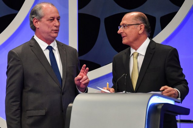 Ciro Gomes (PDT) e Geraldo Alckmin (PSDB), conversam antes de debate entre presidenciáveis realizado pelo SBT, em Osasco (SP) - 26/09/2018