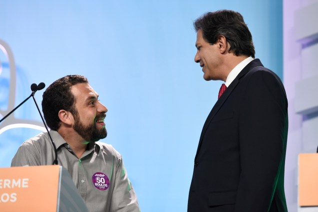 Guilherme Boulos (PSOL) e Fernando Haddad (PT), conversam durante intervalo do debate entre presidenciáveis realizado pela TV Aparecida - 20/09/2018