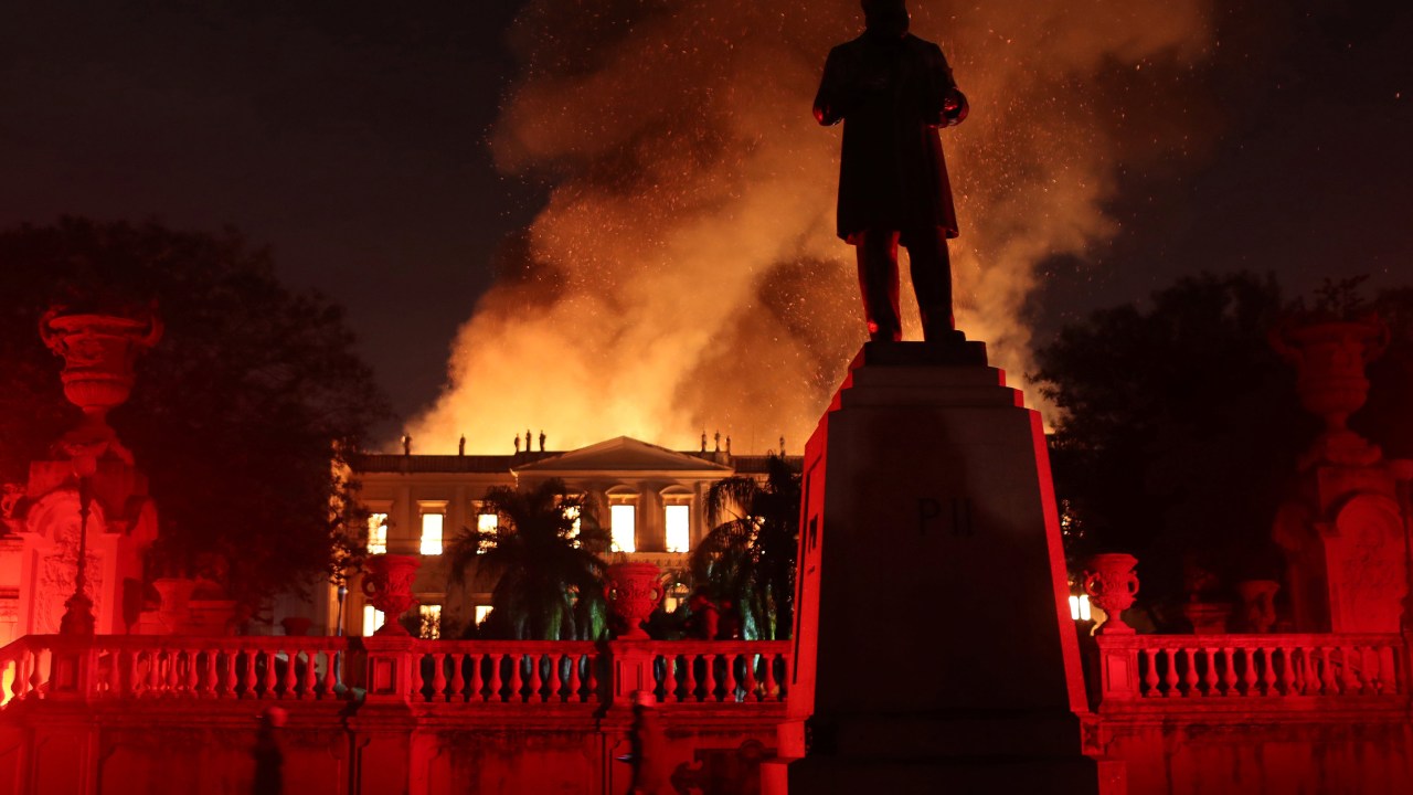 Incêndio destrói prédio do Museu Nacional
