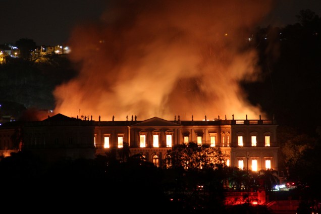 Incêndio de grandes proporções consome o prédio do Museu Nacional, no Rio de Janeiro - 02/09/2018
