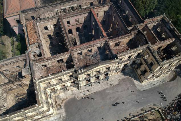 Vista aérea do Museu Nacional no Rio de Janeiro após bombeiros controlarem as chamas do incêndio - 03/09/2018 Vista aérea do Museu Nacional no Rio de Janeiro após bombeiros controlarem as chamas do incêndio - 03/09/2018